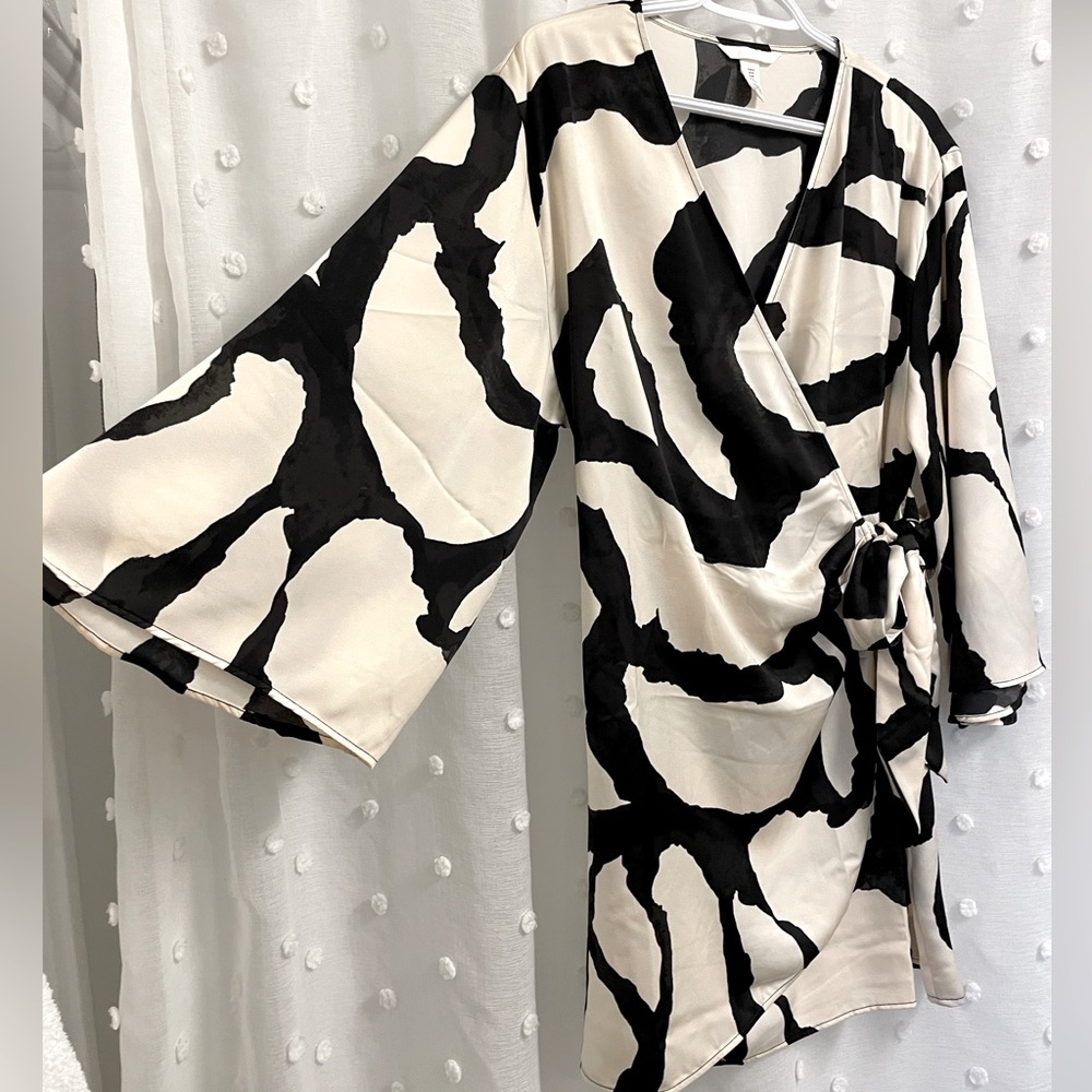 Long Sleeves Short Wrap H&M Dress
